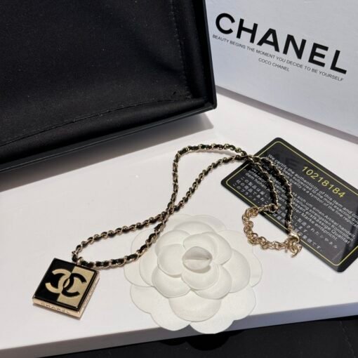 Chanel 24a new model
Light gold black LOGO square leather necklace - Image 3
