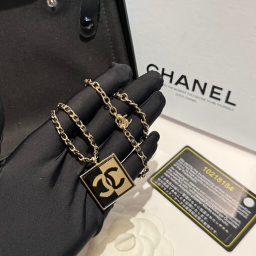Chanel 24a new model
Light gold black LOGO square leather necklace - Image 5