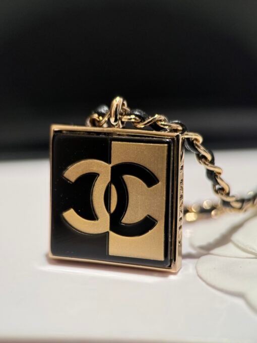 Chanel 24a new model
Light gold black LOGO square leather necklace - Image 7
