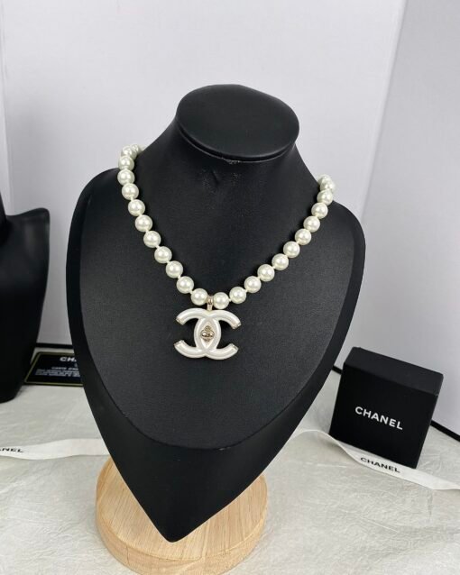 Chanel new white resin double c pearl necklace - Image 6