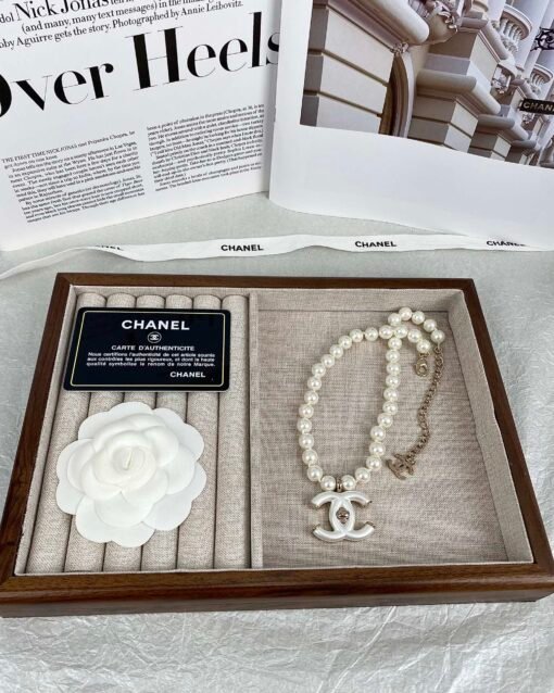 Chanel new white resin double c pearl necklace - Image 5