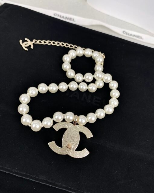 Chanel new white resin double c pearl necklace - Image 3