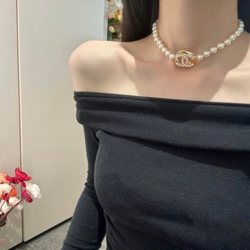 Chanel 24A Handicraftshop Series Jewelry New
Chanel White Beads LOGO Metal Short Chain
Square pearl necklace - Image 2
