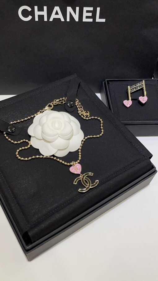 A new black enamel double C pink love light gold necklace - Image 3