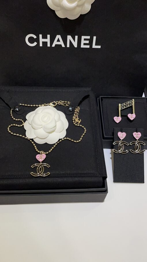 A new black enamel double C pink love light gold necklace - Image 8