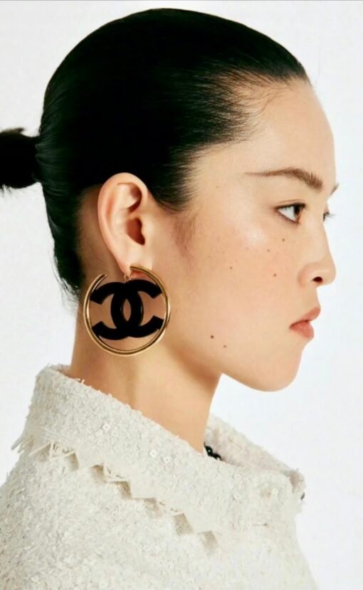 Chanel New Resin Black and White Large Circles Letter Earrings
Two colors: white, black