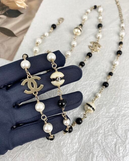 Chanel  new style ball resin black bead white bead necklace sweater chain - Image 8