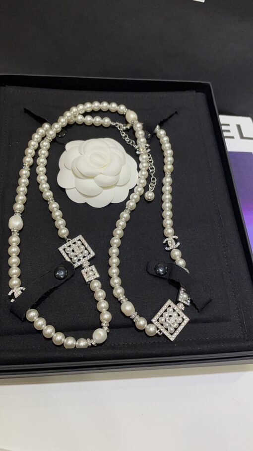 24s new hollow rhinestone pearl square double C perfume bottle necklace sweater chain - Image 2