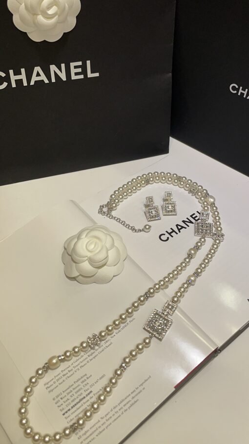 24s new hollow rhinestone pearl square double C perfume bottle necklace sweater chain - Image 9