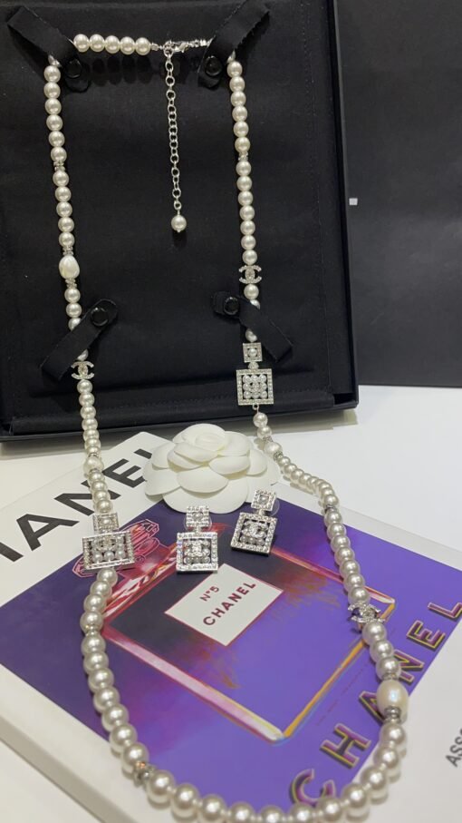 24s new hollow rhinestone pearl square double C perfume bottle necklace sweater chain - Image 3