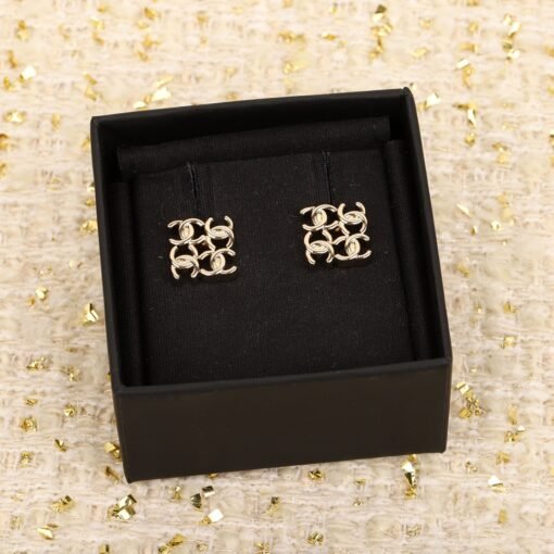 New products today
Chanel  Square C EarringsIt's so hot that it explodes, it's so beautiful that it's suffocating. I'm sorry that I use imported Swarovski diamonds, Invincible Heavy Industry, there are thousands of versions on the market, and various low versions are used to read pictures to make fake diamonds. There is also, you must compare more and just identify [we produce] [smile] [smile] has saved you thousands of oceans in minutes - Image 2