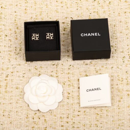 New products today
Chanel  Square C EarringsIt's so hot that it explodes, it's so beautiful that it's suffocating. I'm sorry that I use imported Swarovski diamonds, Invincible Heavy Industry, there are thousands of versions on the market, and various low versions are used to read pictures to make fake diamonds. There is also, you must compare more and just identify [we produce] [smile] [smile] has saved you thousands of oceans in minutes