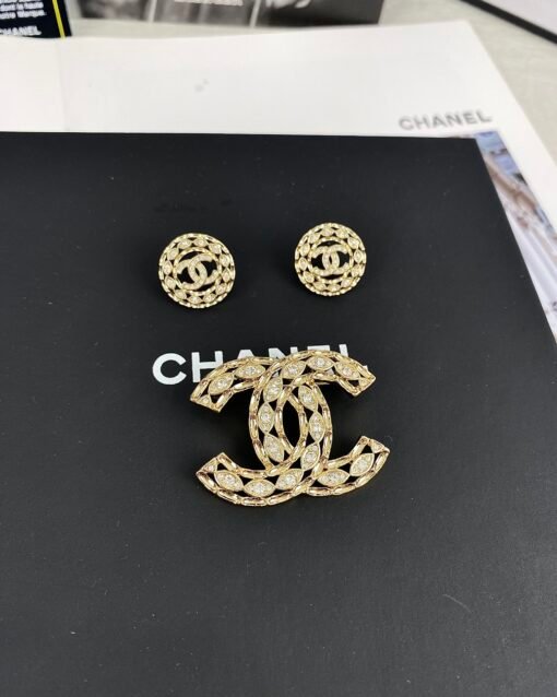 Chanel 2Newautumn New product, horse eye oval diamond, round stud earrings - Image 6