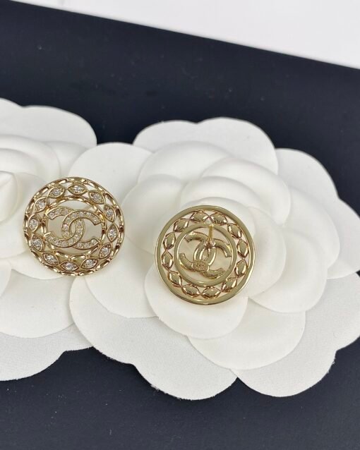 Chanel 2Newautumn New product, horse eye oval diamond, round stud earrings - Image 4