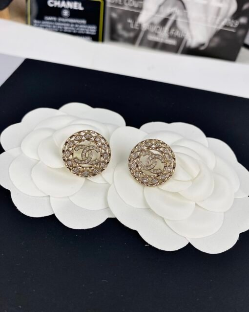 Chanel 2Newautumn New product, horse eye oval diamond, round stud earrings - Image 3