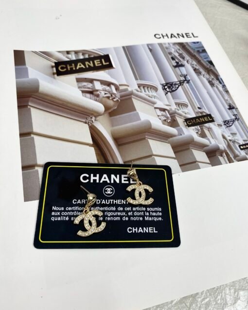 CHANE Chanel 2Newautumn New product glossy simple C letter full diamond pendant earrings - Image 2
