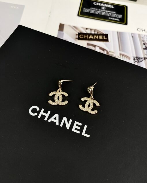 CHANE Chanel 2Newautumn New product glossy simple C letter full diamond pendant earrings - Image 8