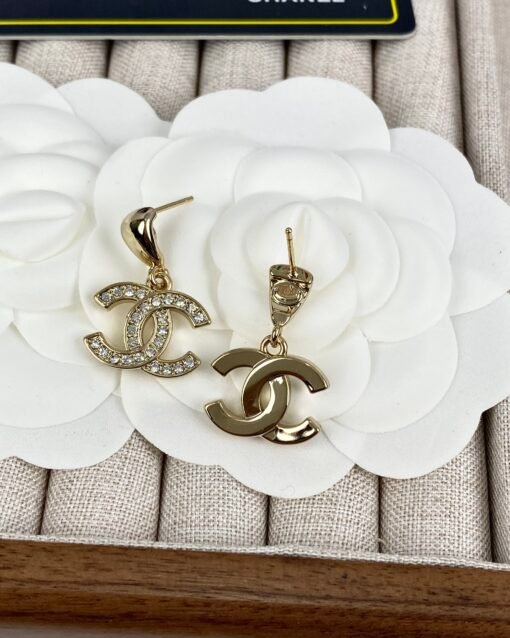 CHANE Chanel 2Newautumn New product glossy simple C letter full diamond pendant earrings - Image 6