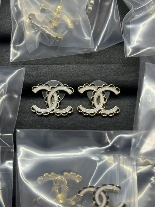 Chanel new black and white lace double C oil-drop earrings