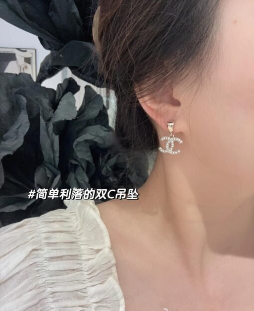 CHANE Chanel 2Newautumn New product glossy simple C letter full diamond pendant earrings - Image 9