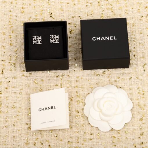 New products today
Chanel  Square C EarringsIt's so hot that it explodes, it's so beautiful that it's suffocating. I'm sorry that I use imported Swarovski diamonds, Invincible Heavy Industry, there are thousands of versions on the market, and various low versions are used to read pictures to make fake diamonds. There is also, you must compare more and just identify [we produce] [smile] [smile] has saved you thousands of oceans in minutes