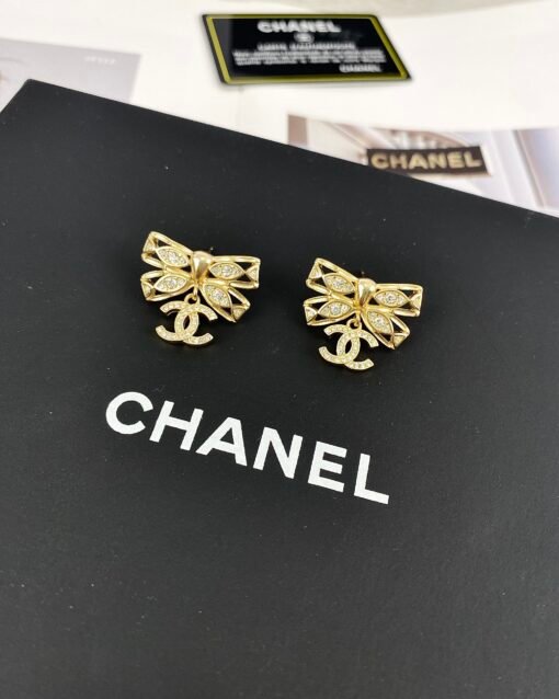 Chanel new style, wisp-shaped bow, diamond-inlaid earrings, temperamental lady♀