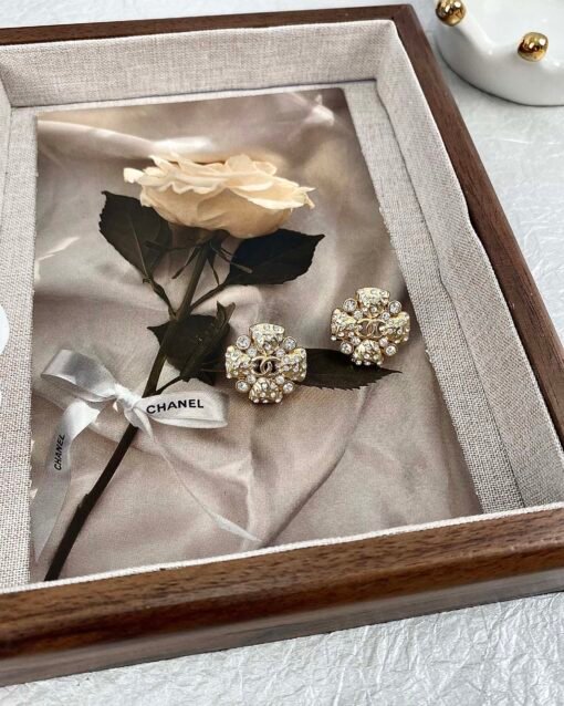 Chanel new style four-leaf clover flowers diamond-stud earrings - Image 6