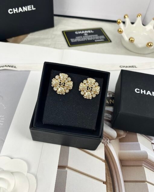 Chanel new style four-leaf clover flowers diamond-stud earrings