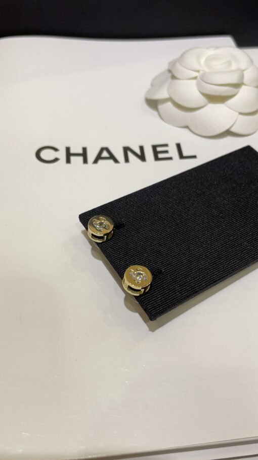 Today's New product hits Purchase yb
  24B new hollow double C rhinestone button mini stud earrings light gold mini round earrings
Little golden bean round earrings - Image 7