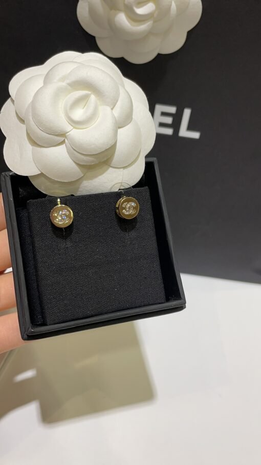 Today's New product hits Purchase yb
  24B new hollow double C rhinestone button mini stud earrings light gold mini round earrings
Little golden bean round earrings - Image 8