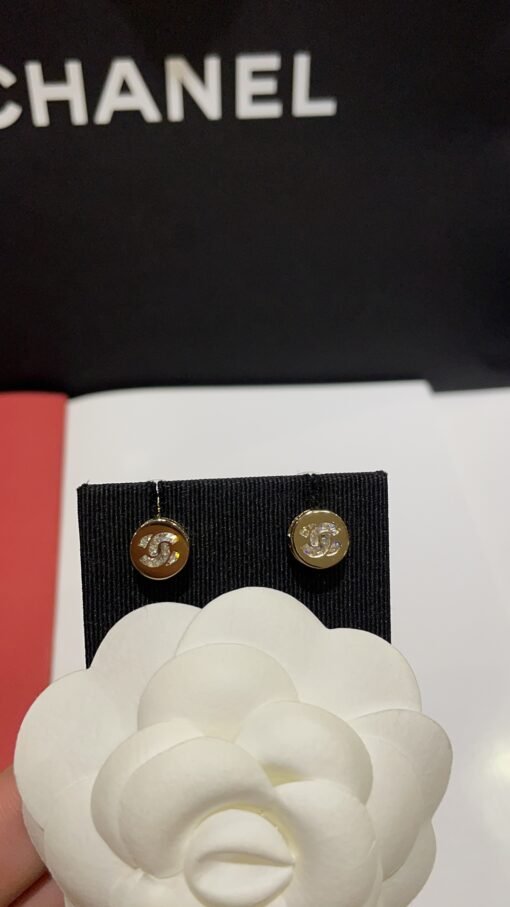 Today's New product hits Purchase yb
  24B new hollow double C rhinestone button mini stud earrings light gold mini round earrings
Little golden bean round earrings