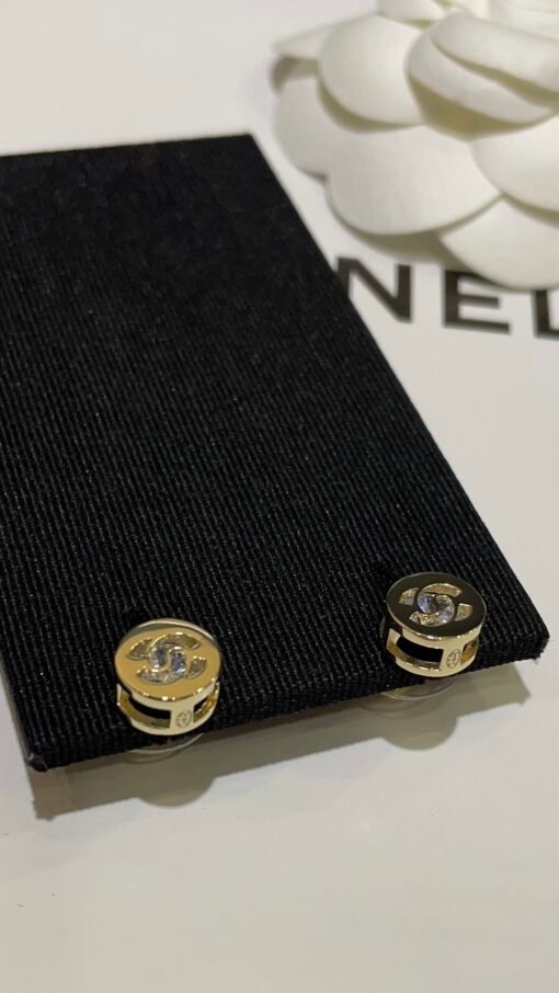 Today's New product hits Purchase yb
  24B new hollow double C rhinestone button mini stud earrings light gold mini round earrings
Little golden bean round earrings - Image 3