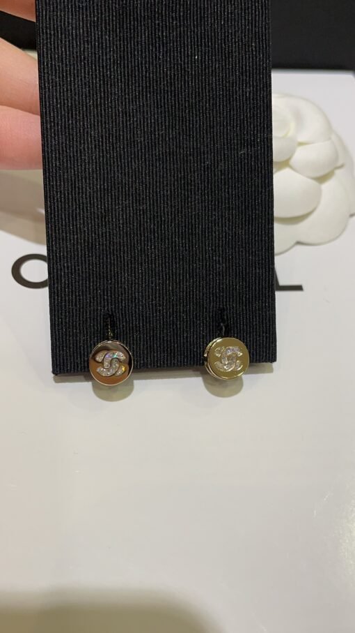 Today's New product hits Purchase yb
  24B new hollow double C rhinestone button mini stud earrings light gold mini round earrings
Little golden bean round earrings - Image 5