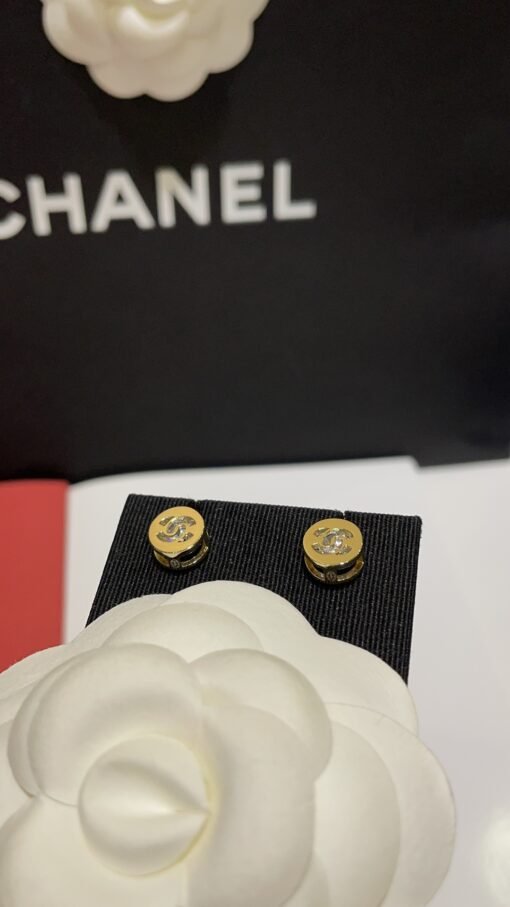 Today's New product hits Purchase yb
  24B new hollow double C rhinestone button mini stud earrings light gold mini round earrings
Little golden bean round earrings - Image 2