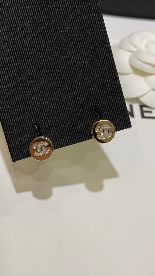 Today's New product hits Purchase yb
  24B new hollow double C rhinestone button mini stud earrings light gold mini round earrings
Little golden bean round earrings - Image 4