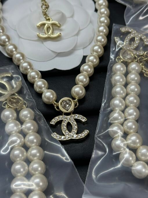 Chanel new round hollow love heart rhinestone pearl necklace - Image 2