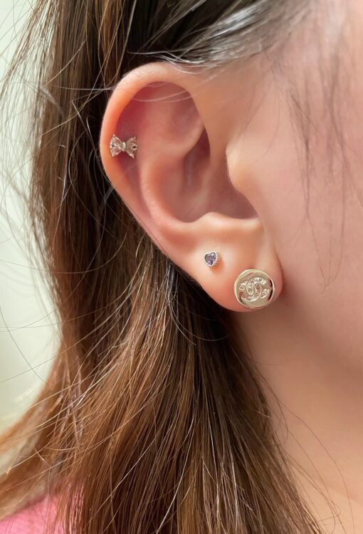 Today's New product hits Purchase yb
  24B new hollow double C rhinestone button mini stud earrings light gold mini round earrings
Little golden bean round earrings - Image 9