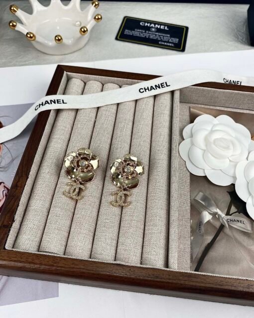 Chanel new style glossy flower shape C letter diamond-set earrings - Image 8