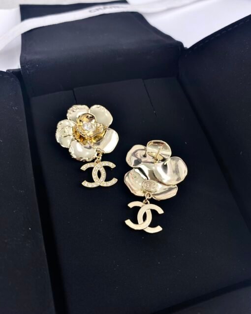Chanel new style glossy flower shape C letter diamond-set earrings - Image 4