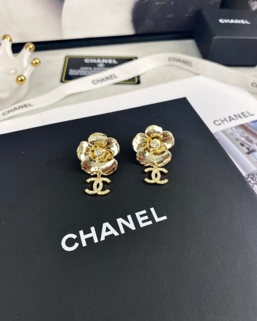 Chanel new style glossy flower shape C letter diamond-set earrings - Image 5