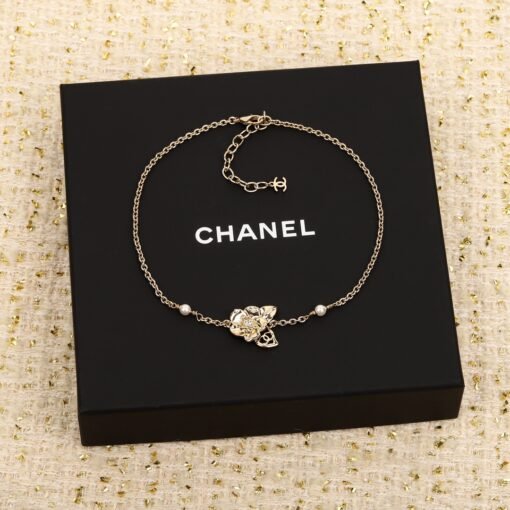 [Chanel  Camellia Necklace] It’s so hot that it explodes, it’s so beautiful that it’s suffocating. I’m sorry that I use imported Swarovski diamonds, Invincible Heavy Industry, there are thousands of versions on the market, and there are also various low versions that use fake diamonds when viewing pictures. You must compare more and just identify [we produce] [smile] [smile] has saved you thousands of oceans in minutes