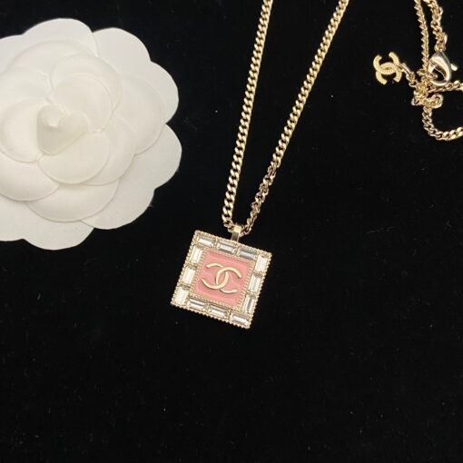 2 colors
 Chanel Sugar Diamond Clay Necklace
White diamond pink combination
Black diamond powder matching - Image 4