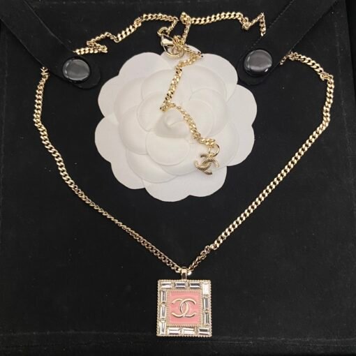 2 colors
 Chanel Sugar Diamond Clay Necklace
White diamond pink combination
Black diamond powder matching - Image 3
