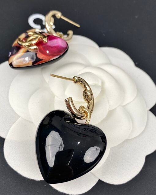 Chanel new style camouflage elements resin peach heart ear hook style earrings - Image 5