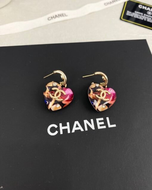 Chanel new style camouflage elements resin peach heart ear hook style earrings - Image 4