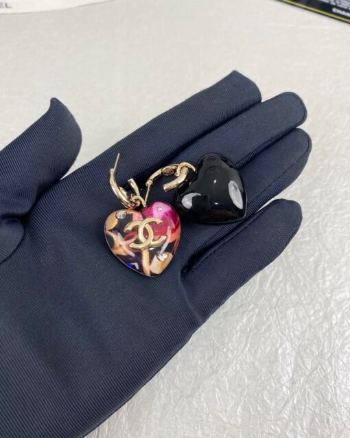 Chanel new style camouflage elements resin peach heart ear hook style earrings - Image 8
