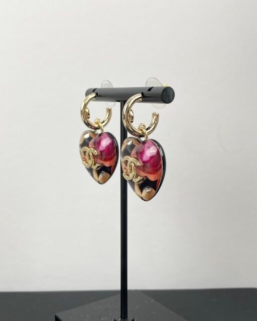 Chanel new style camouflage elements resin peach heart ear hook style earrings - Image 9