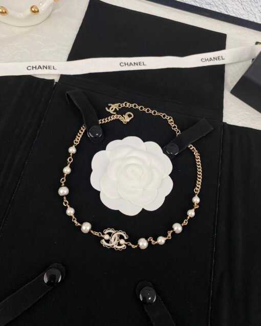 Chanel new black and white double cC letters oil-drop enamel pearl necklace