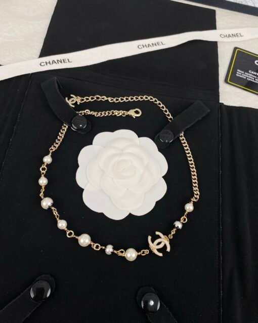 Chanel new black and white double C oil-drop letter enamel pearl necklace