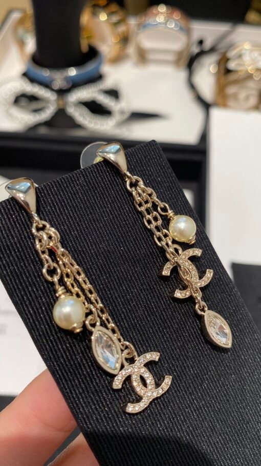 New style sharing
  
Twist crystal diamond light gold hollow double c opening bracelet
Tassel Eye Diamond Pearl Earrings Tassel Pendant - 图片 3